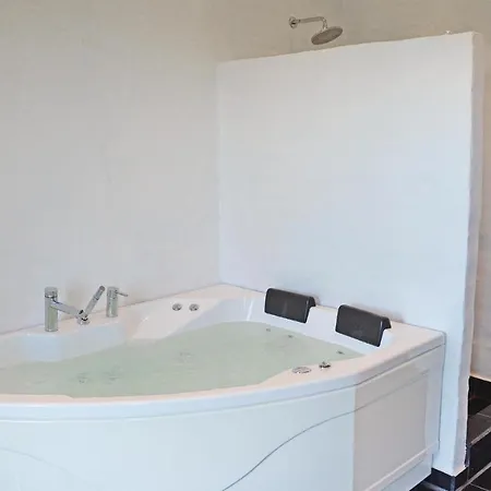 Hébergement de vacances Five-bedroom Holiday In